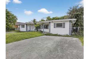 1490 NW 20th Street B, Fort Lauderdale, FL 33311 - MLS#R11120734