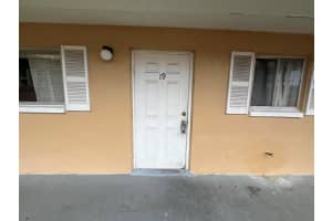 1501 Crescent Circle C19, Lake Park