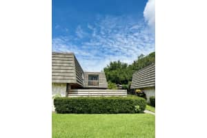 526 5th Terrace, Palm Beach Gardens, FL 33418 Sold 12/05/25