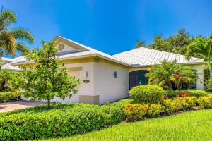 443 11th Square SW, Vero Beach, FL 32962 - MLS#R11120944