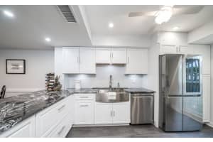 1814 Presidential Way 103, West Palm Beach