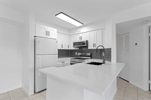 4695 E Lucerne Lakes Boulevard 103, Lake Worth, FL 33467 - MLS#R11121034