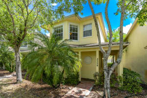 2558 SE Pineland Drive, Port St Lucie, FL 34952 - MLS#R11121319