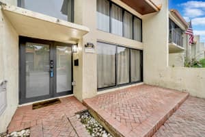 714 E Coco Plum Circle 2, Plantation, FL 33324 - MLS#R11121417