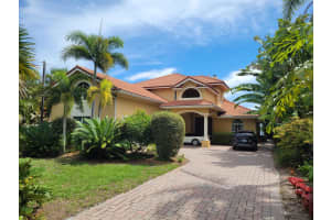 881 SE Saint Lucie Boulevard, Stuart, FL 34996 - MLS#R11121442