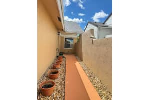 860 NW 21st Way, Delray Beach, FL 33445 - MLS#R11121502