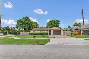 5001 Woodstone Circle, Lake Worth