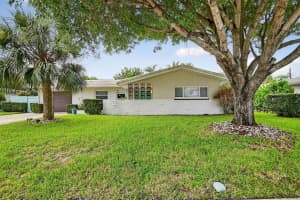 113 Park Lane E, Hypoluxo, FL 33462 - MLS#R11121647