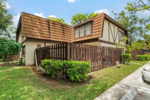 134 Weybridge Circle B, Royal Palm Beach