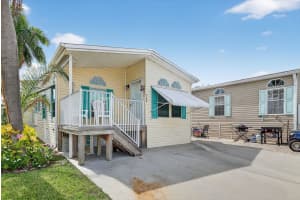 566 Nettles Boulevard, Jensen Beach, FL 34957 - MLS#R11121710