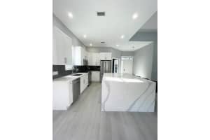 304 Nw Bentley Circle, Port Saint Lucie