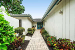 2 Woods Lane, Boynton Beach, FL 33436 - MLS#R11121785