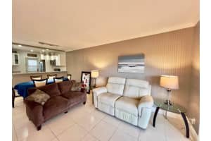 3500 NW 48th Avenue 402, Lauderdale Lakes, FL 33319 - MLS#R11121877