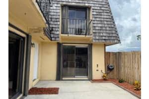 15 Lake Arbor Drive, Palm Springs, FL 33461 Sold 10/15/25