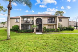 524 Shady Pine Way B2, Greenacres
