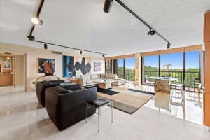 2480 Presidential Way, West Palm Beach, FL 33401 - MLS#R11122207