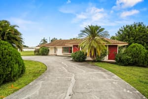 553 SE Floresta Drive, Port Saint Lucie, FL 34953 - MLS#R11122228