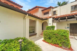 5663 Fox Hollow Drive B, Boca Raton