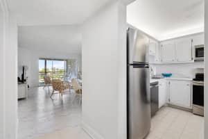 3590 Via Poinciana 607, Lake Worth, FL 33467 - MLS#R11122398