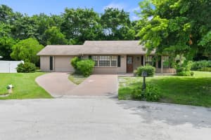 24 Russell Street, Tequesta