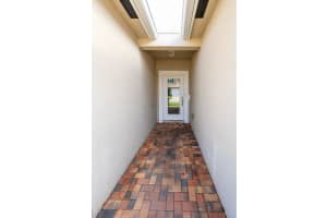 956 NE Trailside Run, Port Saint Lucie, FL 34983 - MLS#R11122551