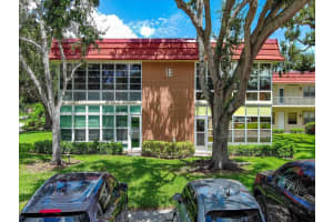 18 Vista Palm Lane 101, Vero Beach, FL 32962 Sold 10/20/25