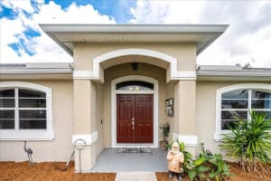 402 SW Jeanne Avenue, Port Saint Lucie, FL 34953 - MLS#R11122937