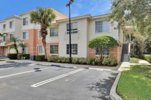 2111 Myrtlewood Circle E, Palm Beach Gardens