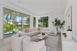 1070 Del Harbour Drive, Delray Beach, FL 33483 - MLS#R11123281