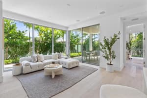 1070 Del Harbour Drive, Delray Beach, FL 33483 - MLS#R11123281