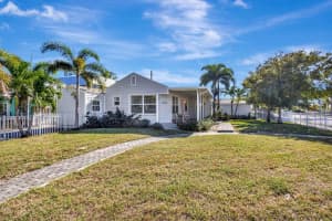 736 Rockland Drive, House, West Palm Beach, FL 33405 - MLS#R11123312