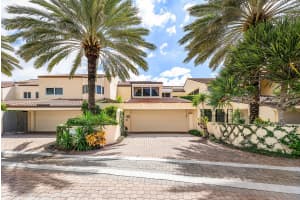 13 Sloans Curve Drive 13, Palm Beach, FL 33480 - MLS#R11123321