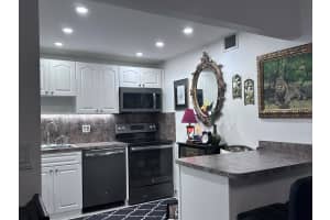 208 Wellington E E, West Palm Beach, FL 33417 - MLS#R11123333