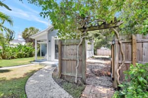 220 S L Street, Lake Worth Beach, FL 33460 - MLS#R11123451