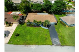 827 SE 10th Terrace, Deerfield Beach, FL 33441 - MLS#R11123724