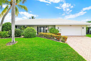 1332 Sw Tamarind Way, Boca Raton