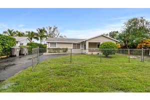 636 Snead Circle, West Palm Beach, FL 33413 - MLS#R11123991