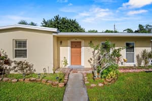 351 SE Cortez Avenue, Port Saint Lucie, FL 34983 - MLS#R11124098