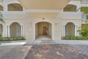 27 Harbour Isle Drive W 106, Fort Pierce, FL 34949 - MLS#R11124291