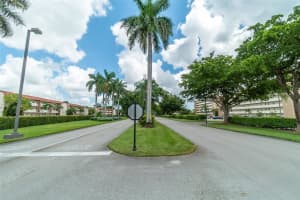 681 S Hollybrook Drive 302, Pembroke Pines, FL 33025 - MLS#R11124704