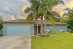 1674 Se North Blackwell Drive N, Port Saint Lucie
