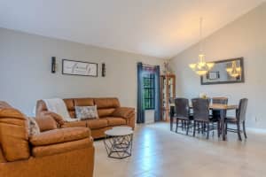 118 Meadowlands Dr, Royal Palm Beach, FL 33411 - MLS#R11124830