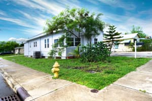 701 Washington Avenue, Lake Worth Beach, FL 33460 - MLS#R11125073