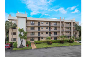 4760 Lucerne Lakes Boulevard W 104, Lake Worth