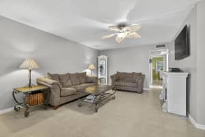 96 Dorchester E, West Palm Beach, FL 33417 - MLS#R11125356