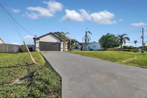 678 SW Pueblo Terrace, Port Saint Lucie, FL 34953 - MLS#R11125400