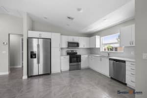 10 Nuestra Calle Lane, Port Saint Lucie, FL 34952 - MLS#R11125440