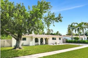 2320 Ne 51 Street, Lighthouse Point