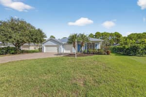 672 NE Owls Nest Court, Port Saint Lucie, FL 34983 - MLS#R11125508