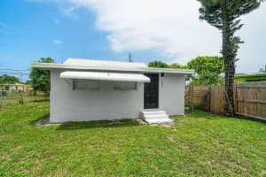 137 SW 9th Avenue, Delray Beach, FL 33444 - MLS#R11125556